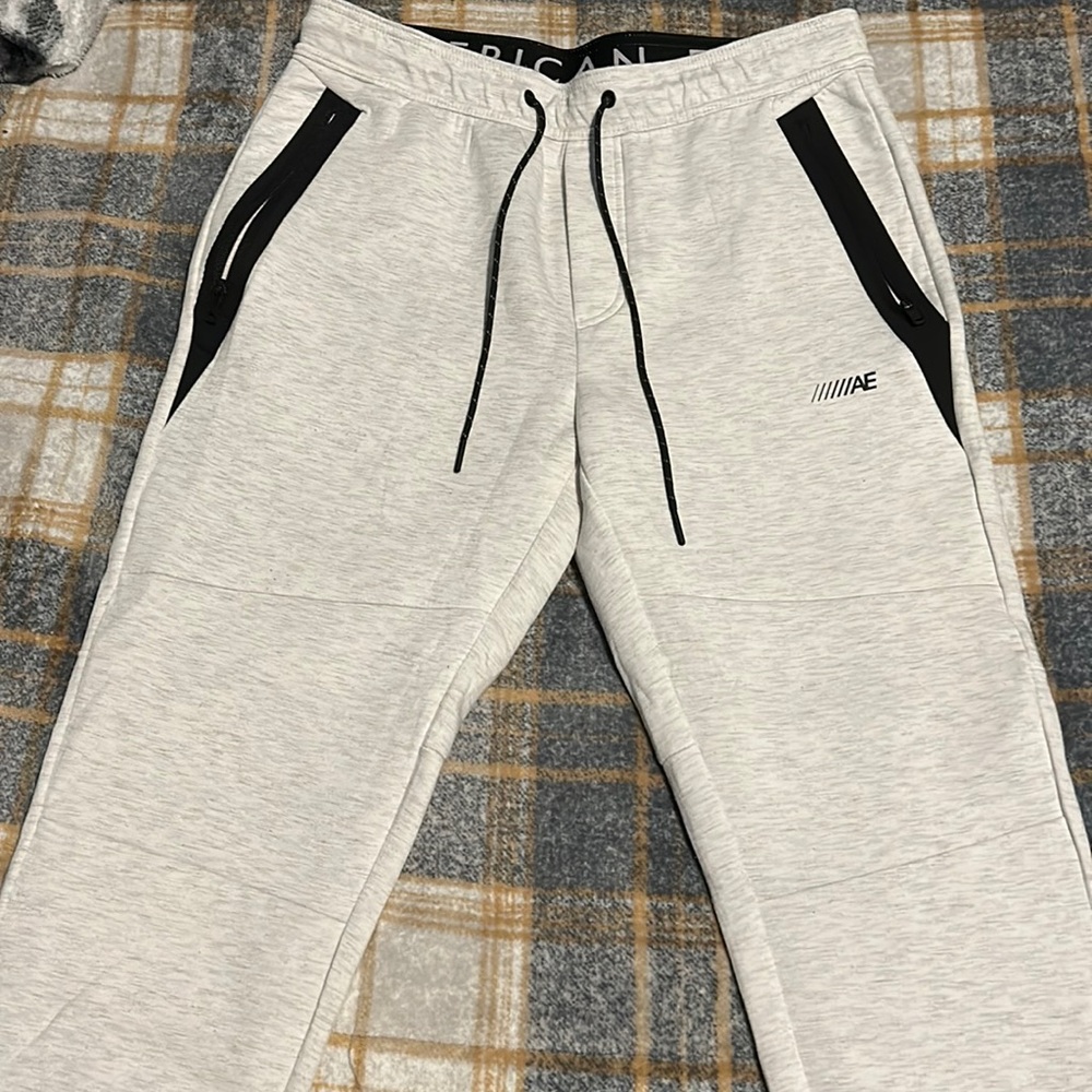 American eagle sweatpants never worn, white